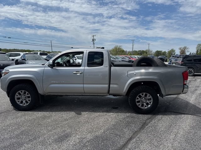 Used 2017 Toyota Tacoma SR5 w/ Tow Package AWD/4WD image 4