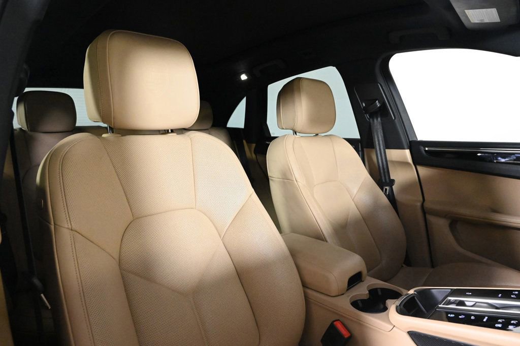 Certified 2024 Porsche Macan image 18