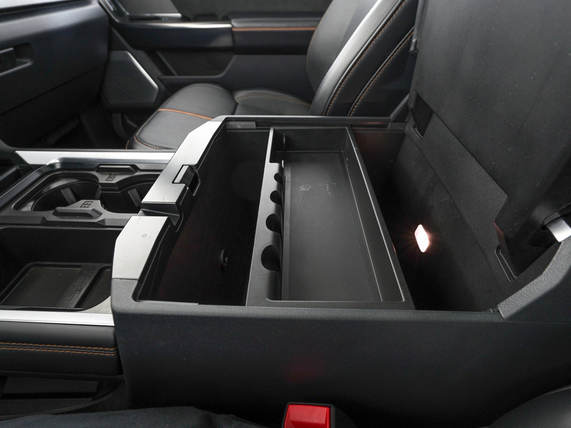 Used 2023 Ford F450 Platinum w/ FX4 Off-Road Package image 31