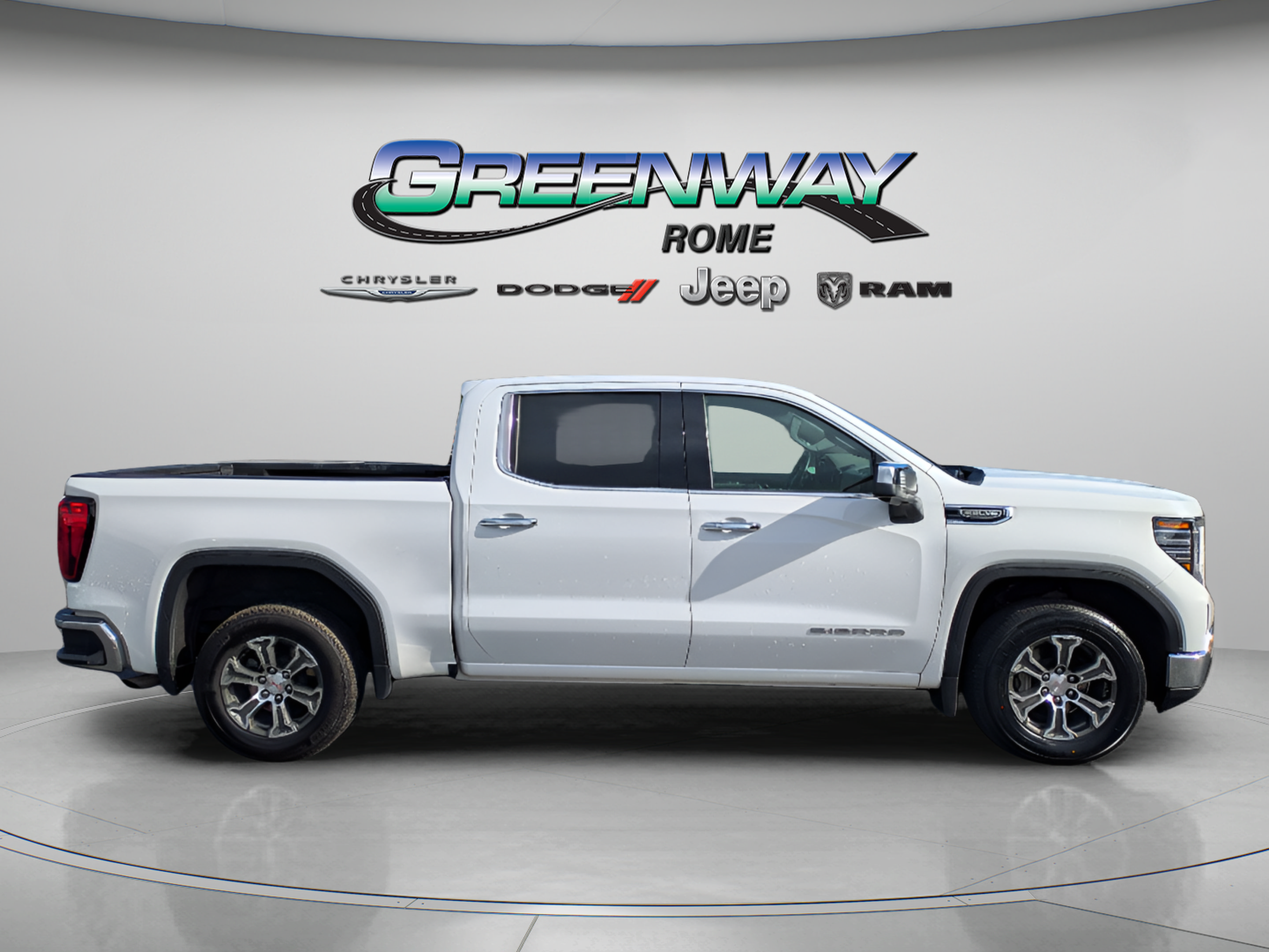 Used 2025 GMC Sierra 1500 SLT RWD image 8