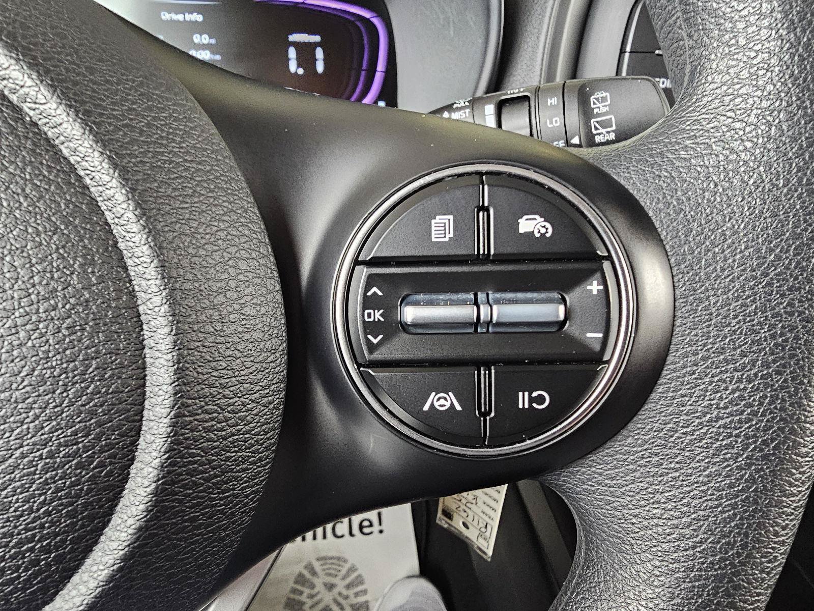 Used 2025 Kia Soul LX w/ LX Technology Package FWD image 23