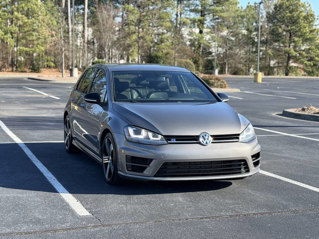 Used 2016 Volkswagen Golf R 4-Door image 1
