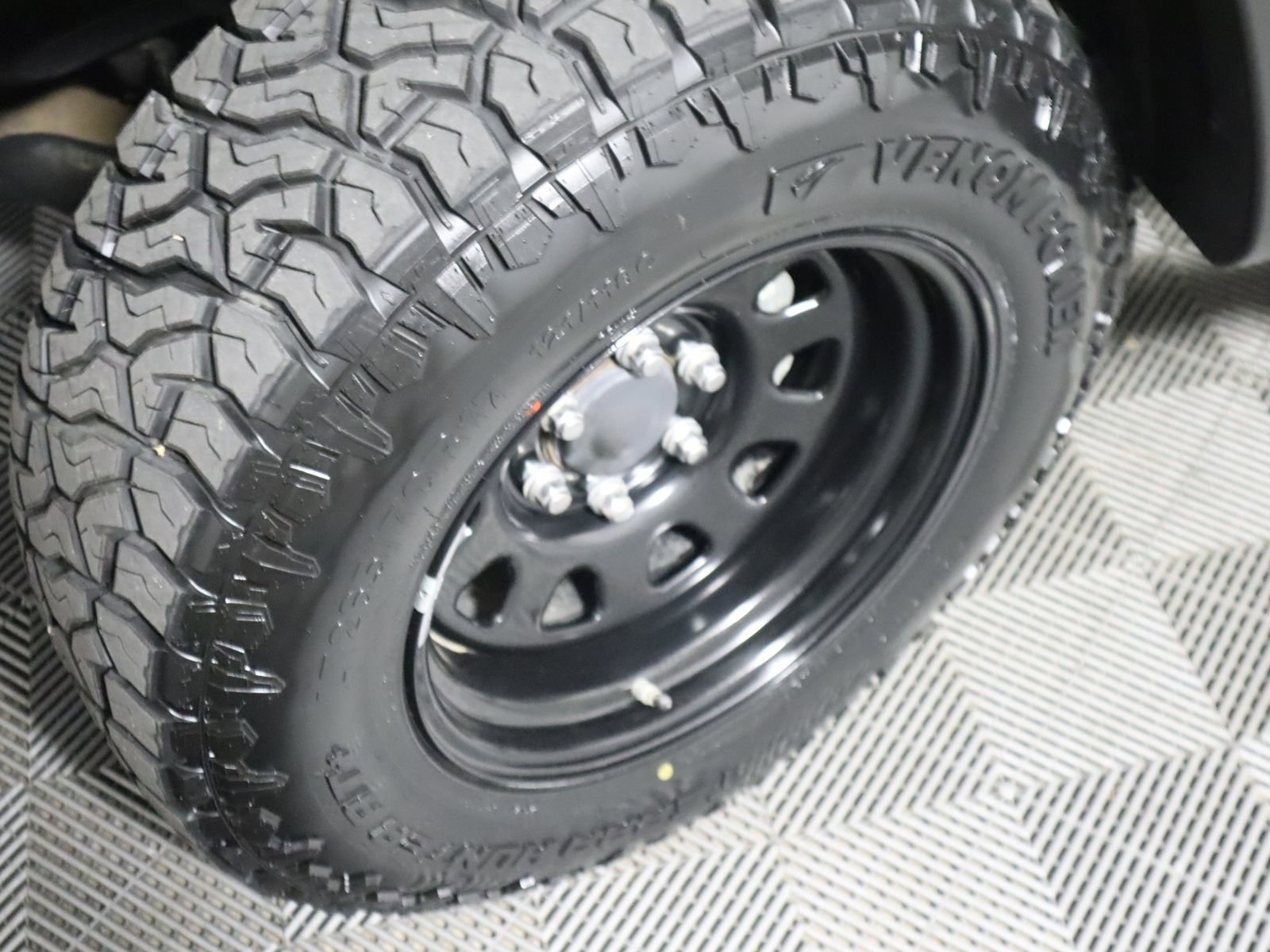 Used 2019 Toyota Tacoma TRD Off-Road w/ Technology Package AWD/4WD image 17
