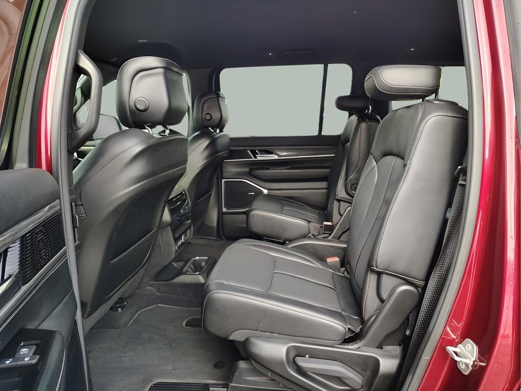 Used 2022 Jeep Wagoneer Series III w/ Flexible Seating Group AWD/4WD image 27
