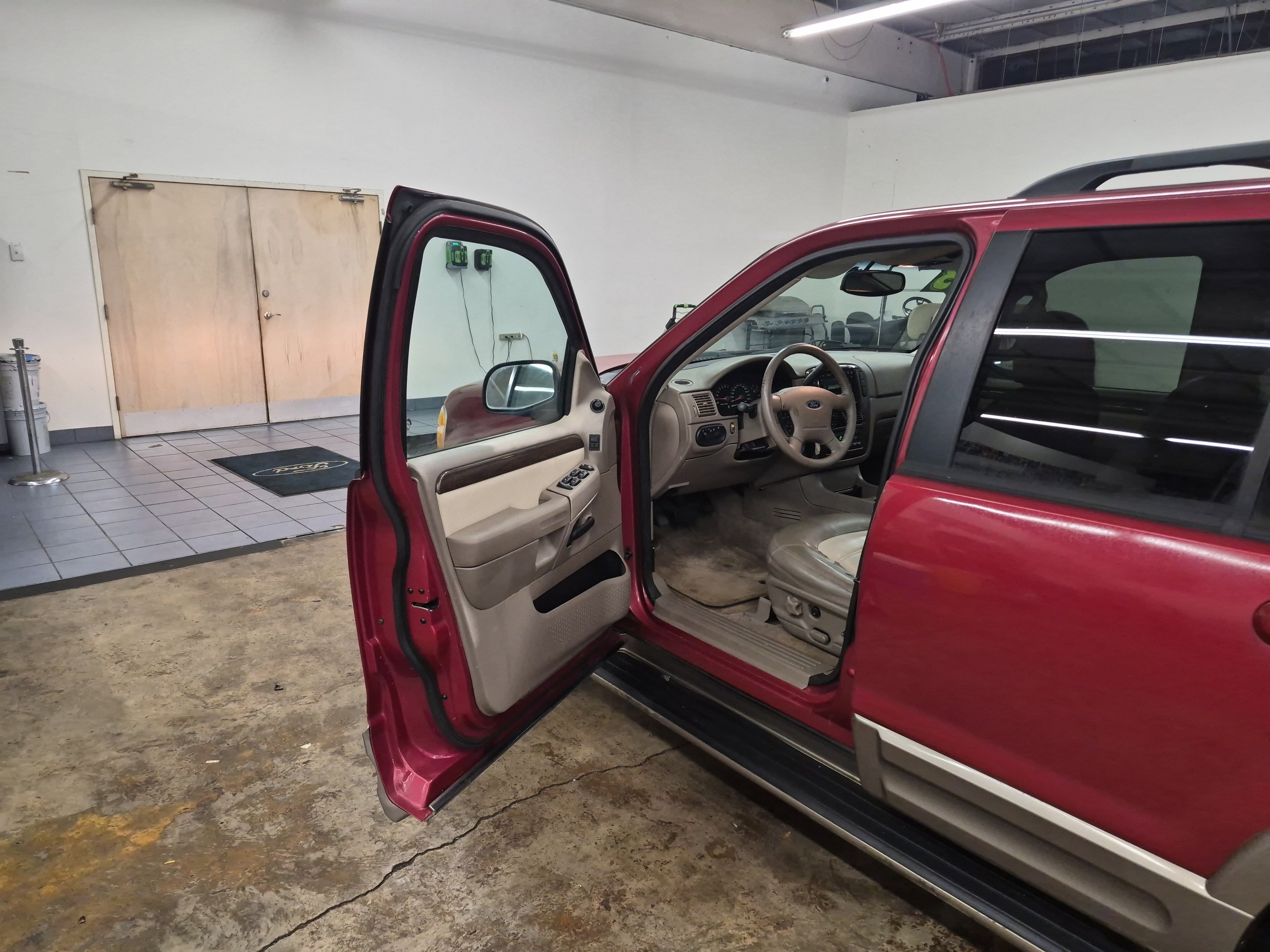 Used 2003 Ford Explorer Eddie Bauer image 8