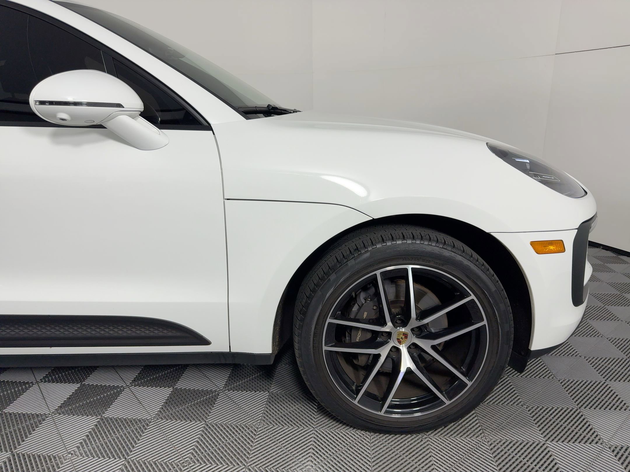 Certified 2024 Porsche Macan image 12
