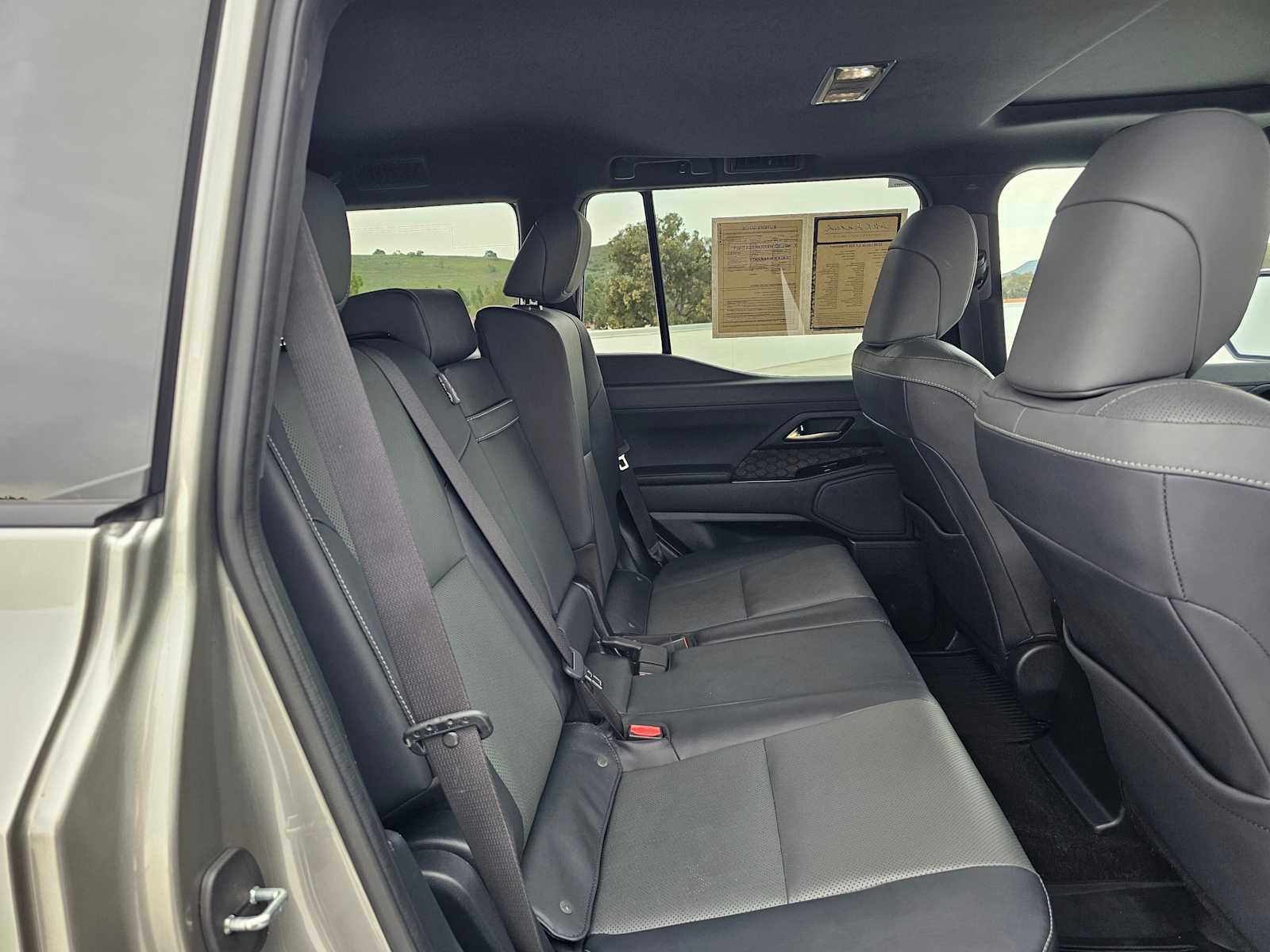 Used 2024 Lexus GX 550 w/ Accessory Package (2T) image 12