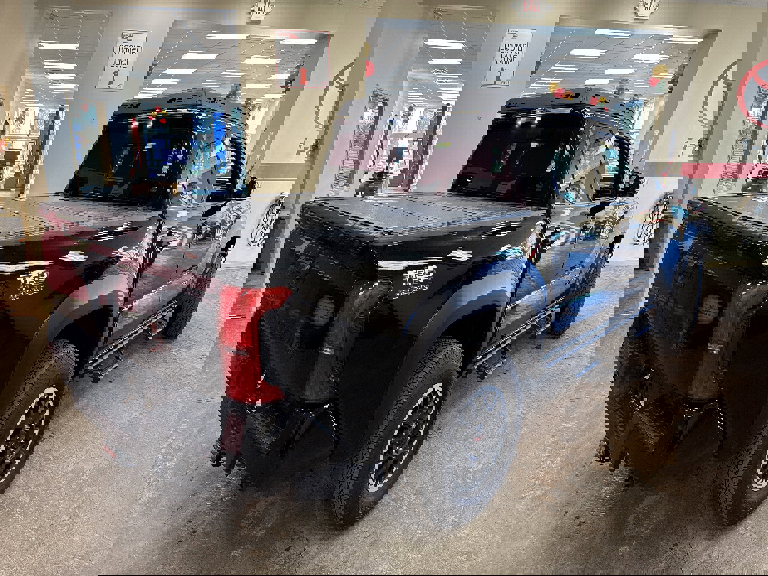 Used 2025 Toyota Tacoma TRD Off-Road w/ TRD Off Road Upgrade Package image 9