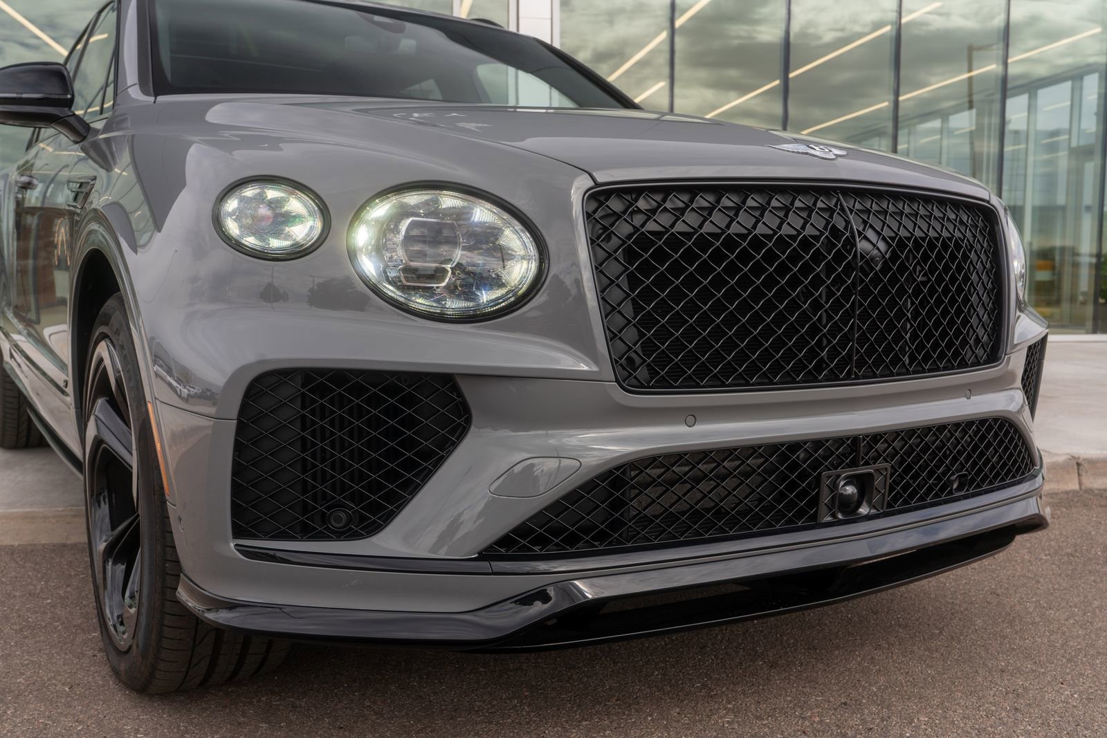 New 2025 Bentley Bentayga image 2