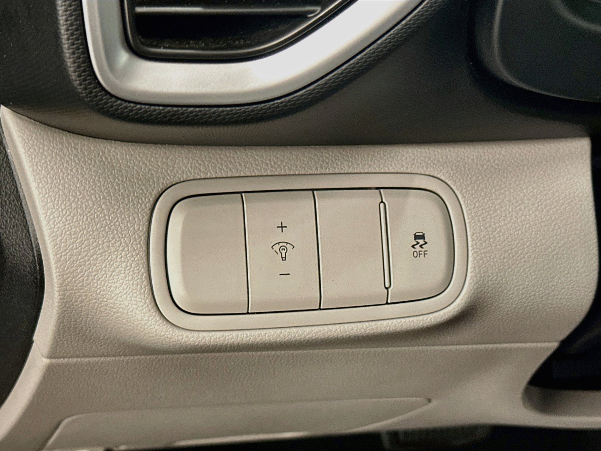 Used 2025 Hyundai Venue SEL FWD image 17