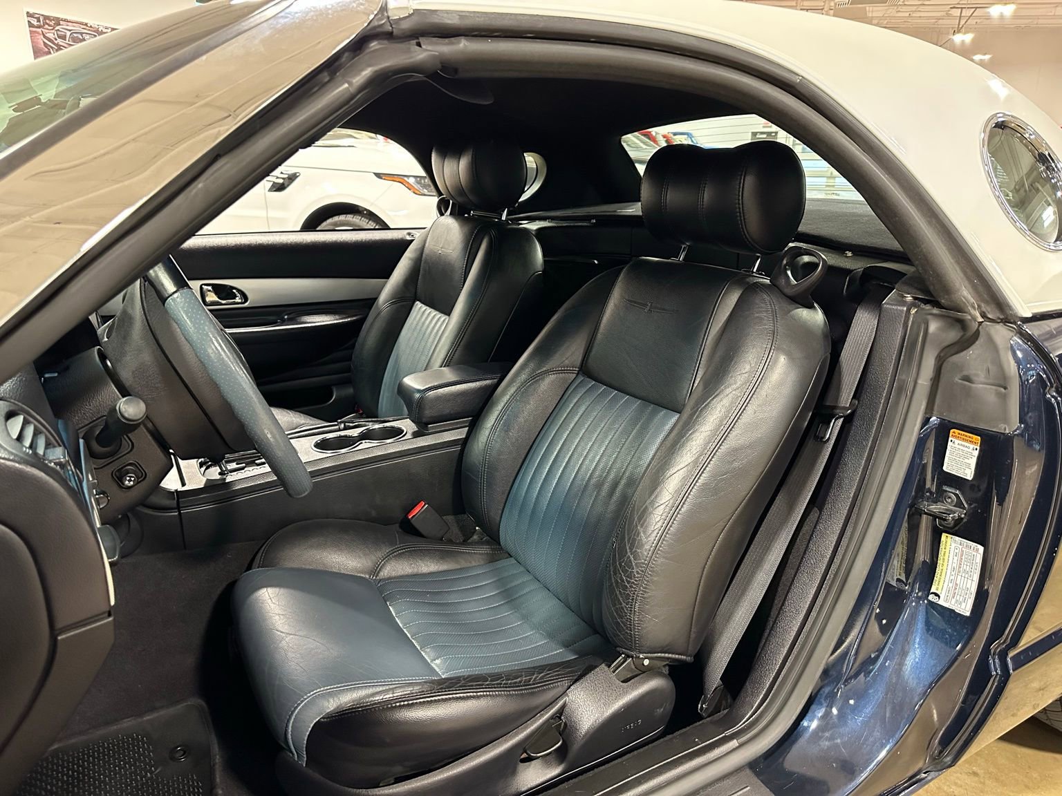 Used 2005 Ford Thunderbird image 14