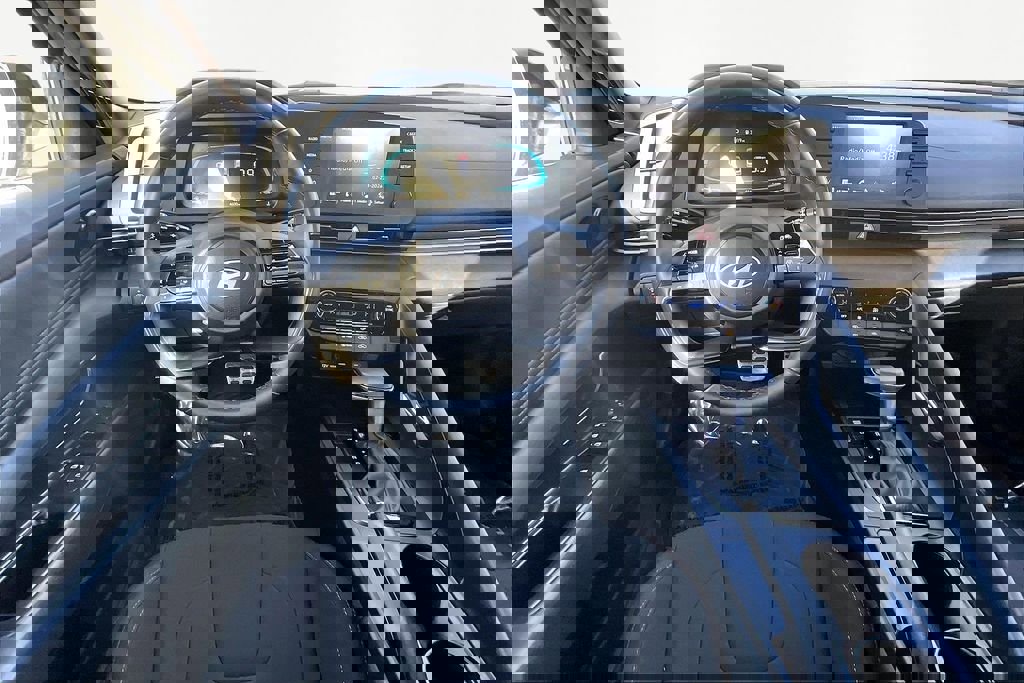 Used 2025 Hyundai Elantra Sport image 5