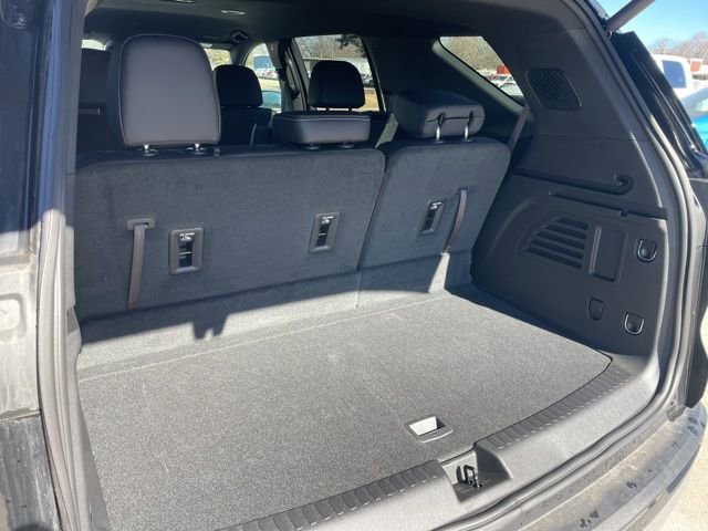 Used 2025 Chevrolet Traverse LT w/ LPO, Floor Liner Package image 11
