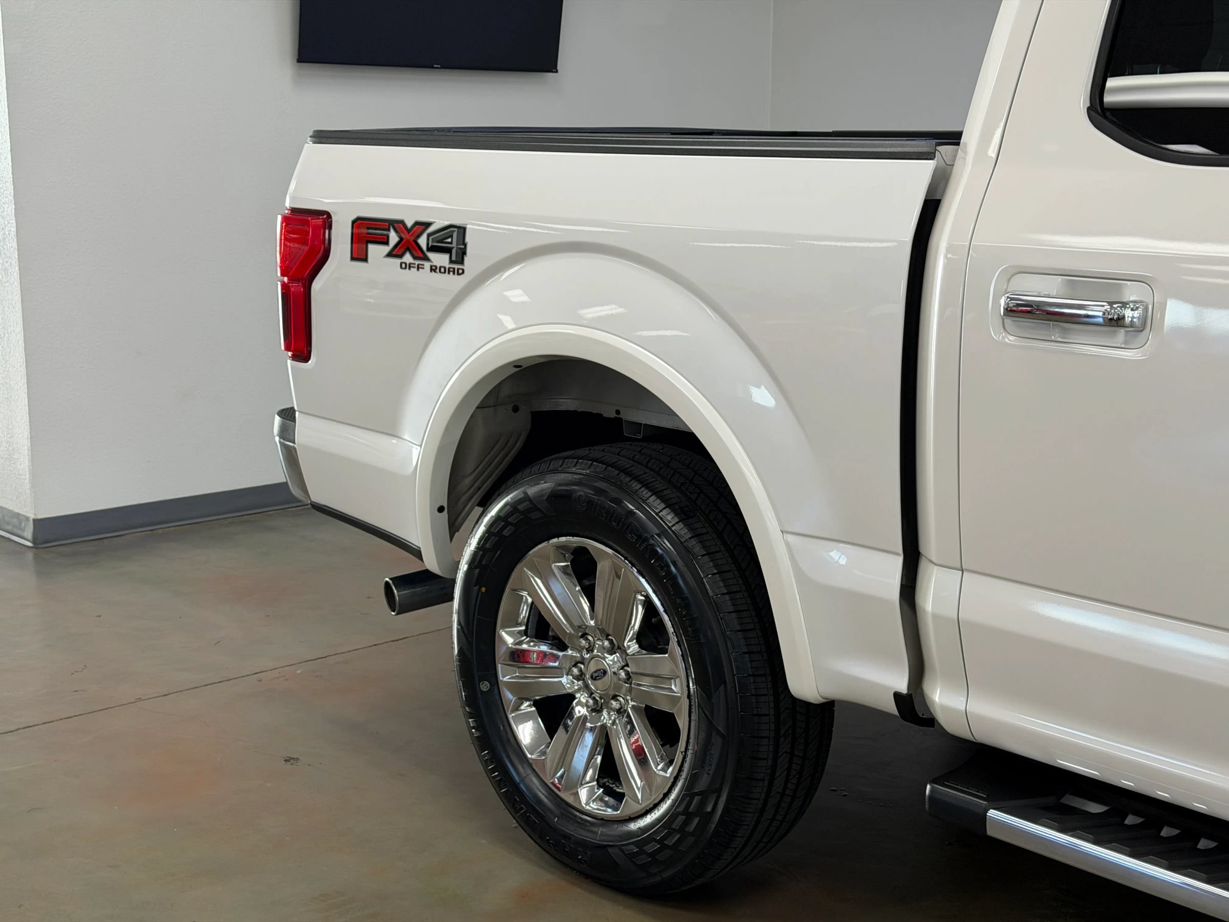 Used 2019 Ford F150 Lariat w/ Equipment Group 502A Luxury AWD/4WD image 7