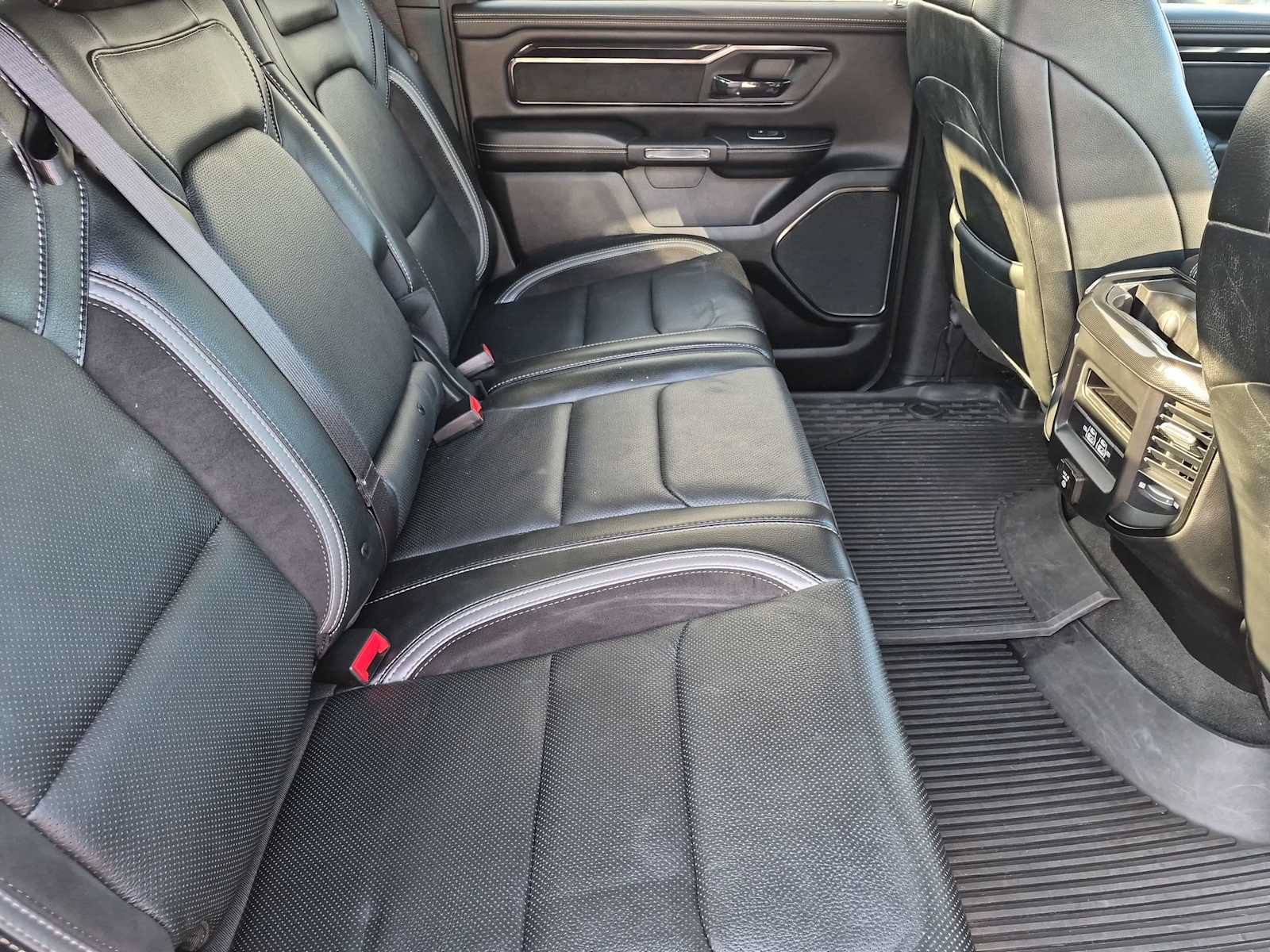Used 2022 RAM 1500 Laramie AWD/4WD image 30