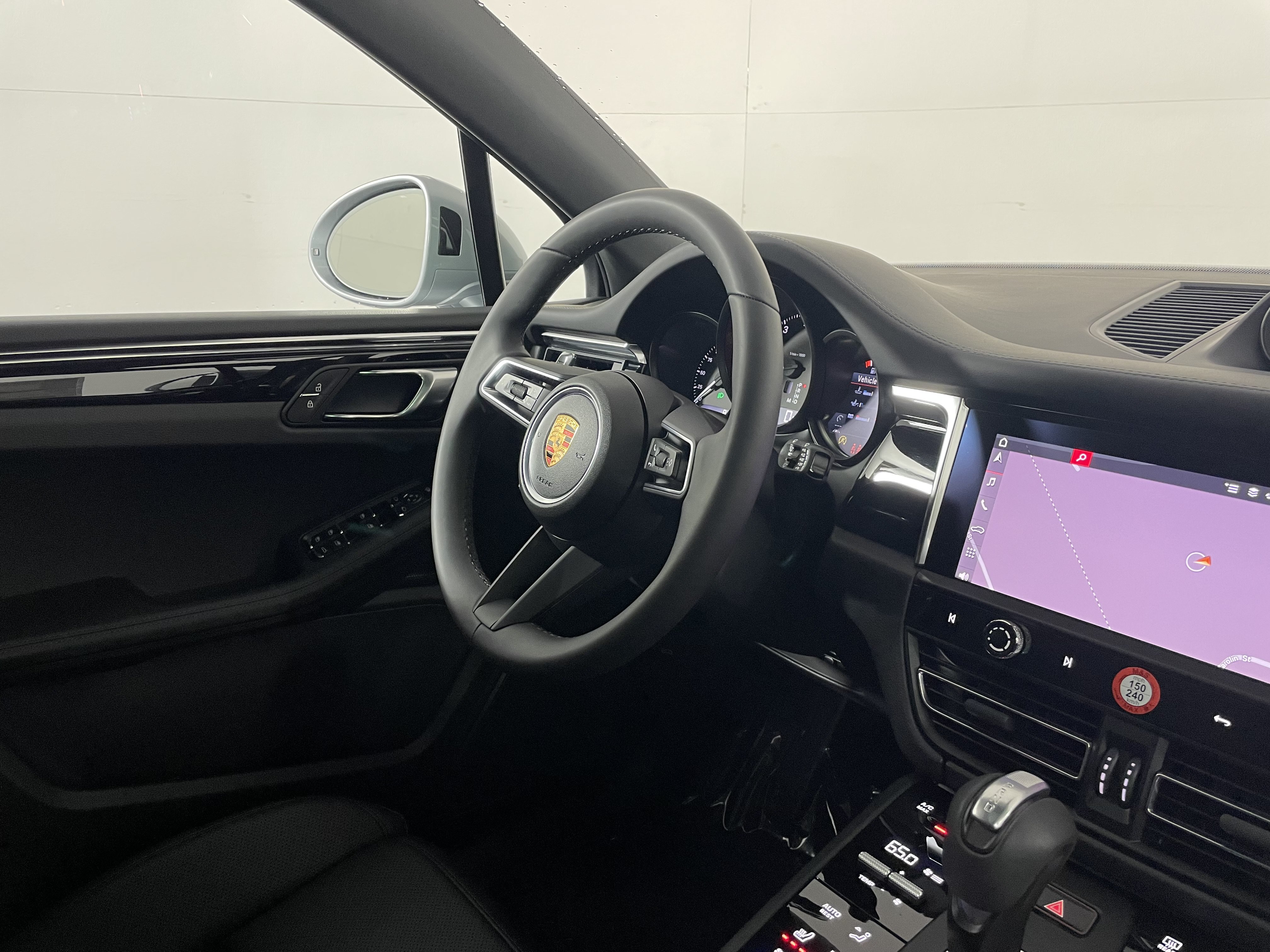 Certified 2026 Porsche Macan AWD/4WD image 12