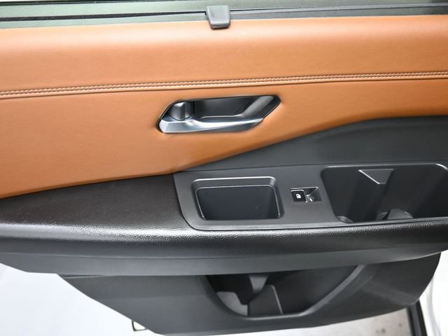 Used 2023 Nissan Pathfinder Platinum AWD/4WD image 19