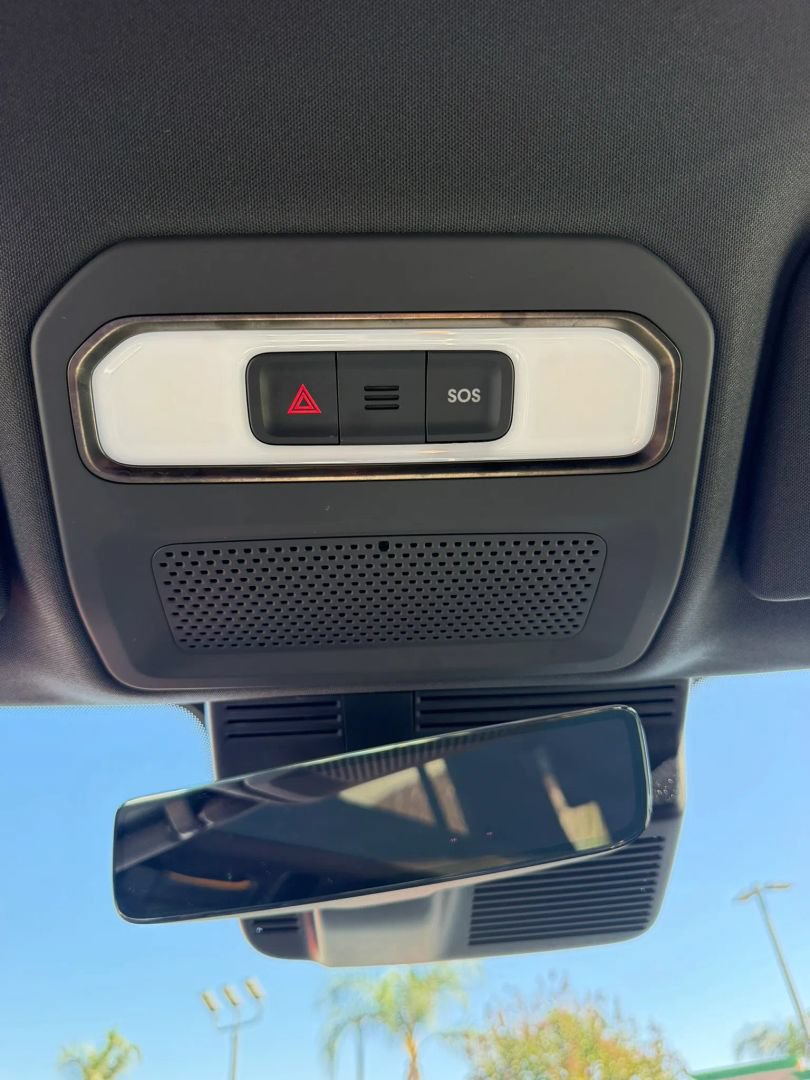Used 2025 Rivian R1S Adventure Dual AWD/4WD image 33