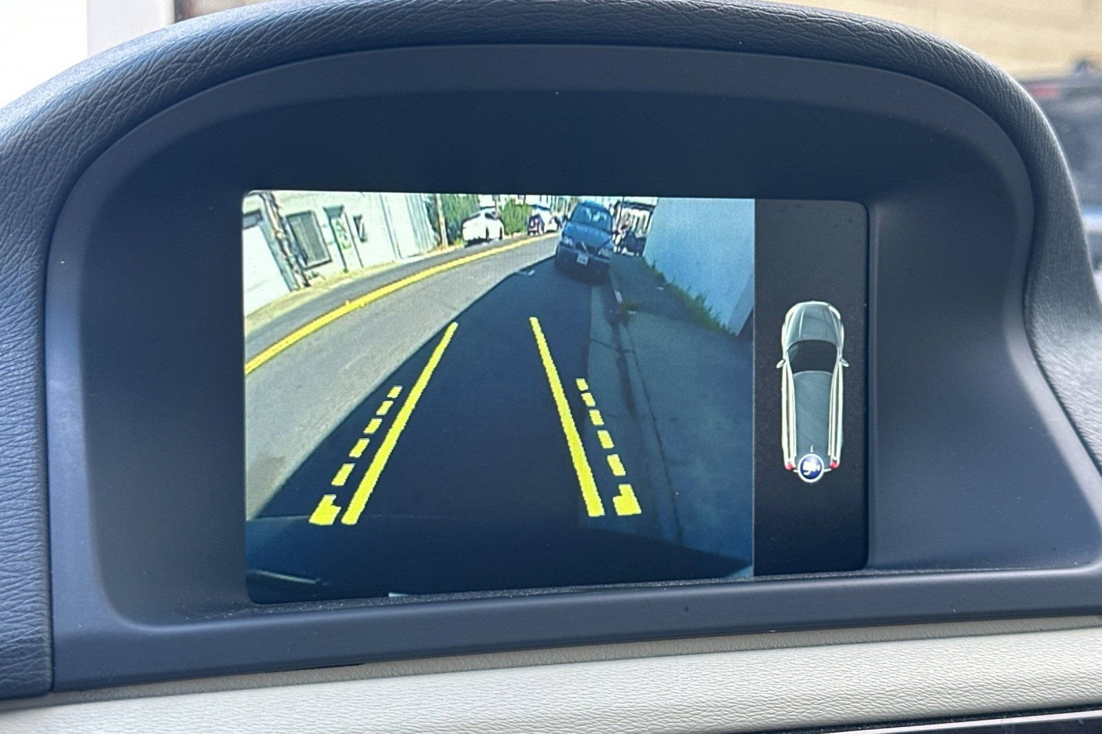 Used 2016 Volvo XC70 T5 Platinum w/ Protection Package image 22