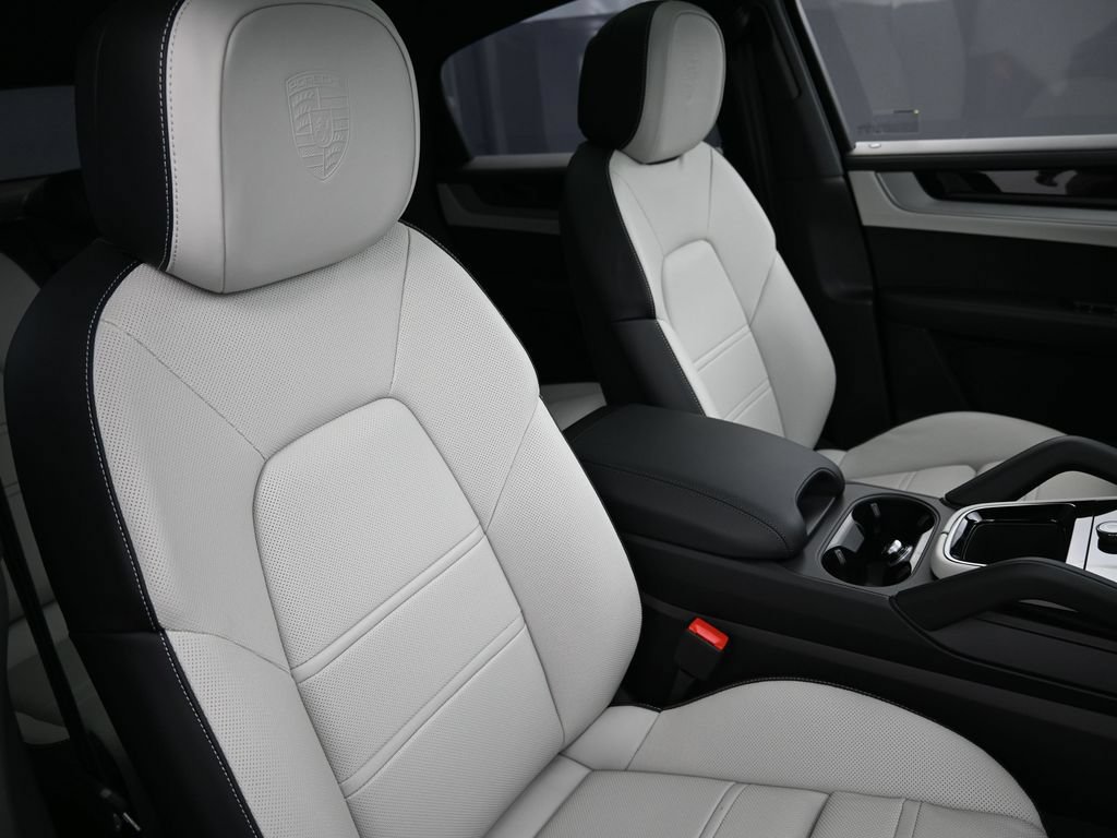 Certified 2026 Porsche Cayenne E-Hybrid Coupe AWD/4WD image 30