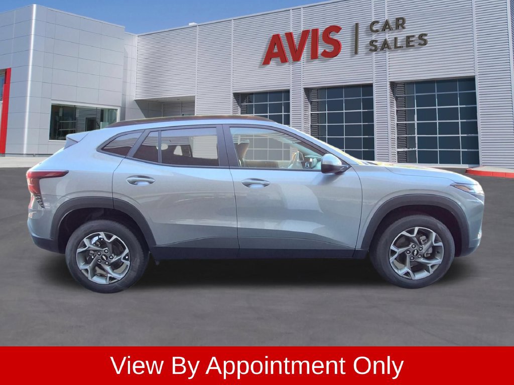 Used 2025 Chevrolet Trax LT w/ LT Convenience Package FWD image 5