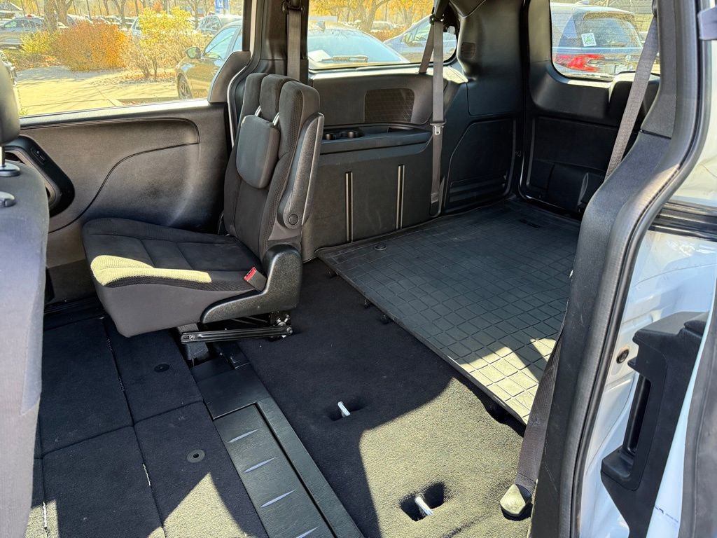 Used 2018 Dodge Grand Caravan SE image 13