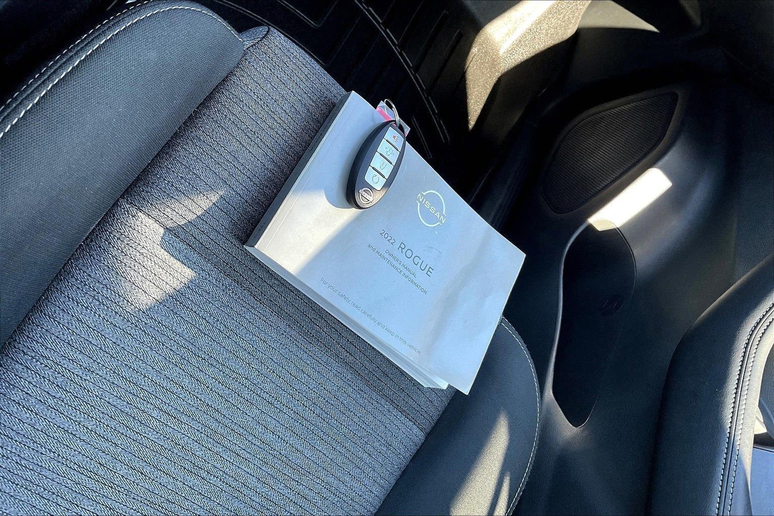 Certified 2022 Nissan Rogue SV image 17