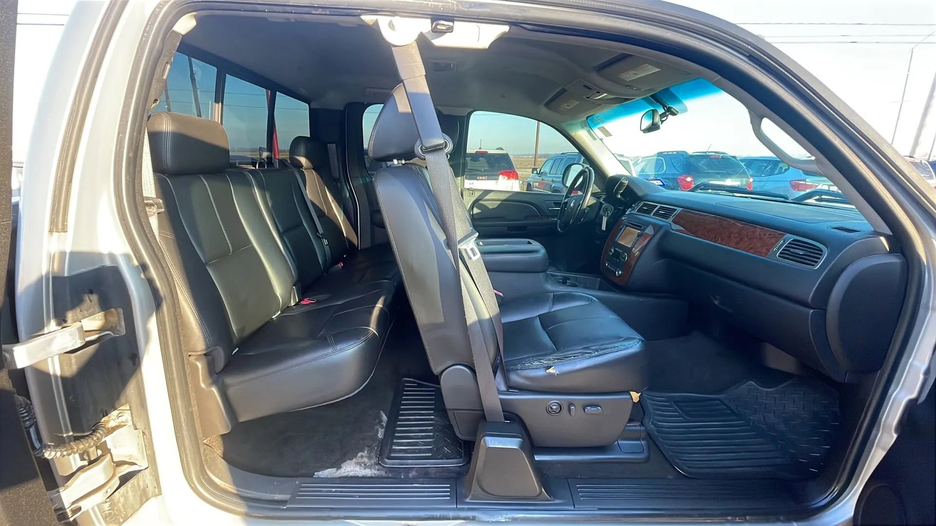 Used 2007 Chevrolet Silverado 1500 LTZ w/ Safety Package AWD/4WD image 25
