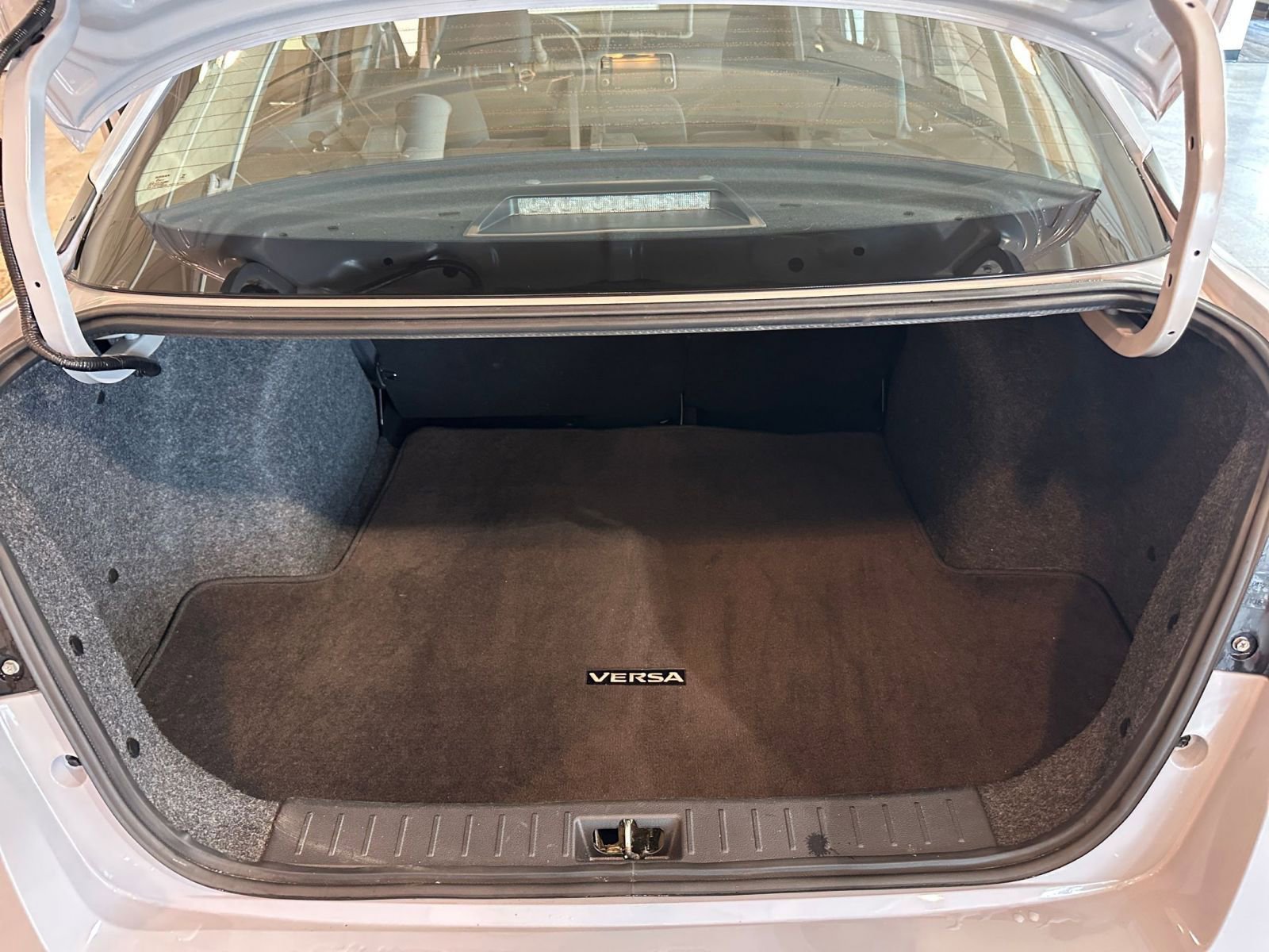 Used 2025 Nissan Versa SV image 30
