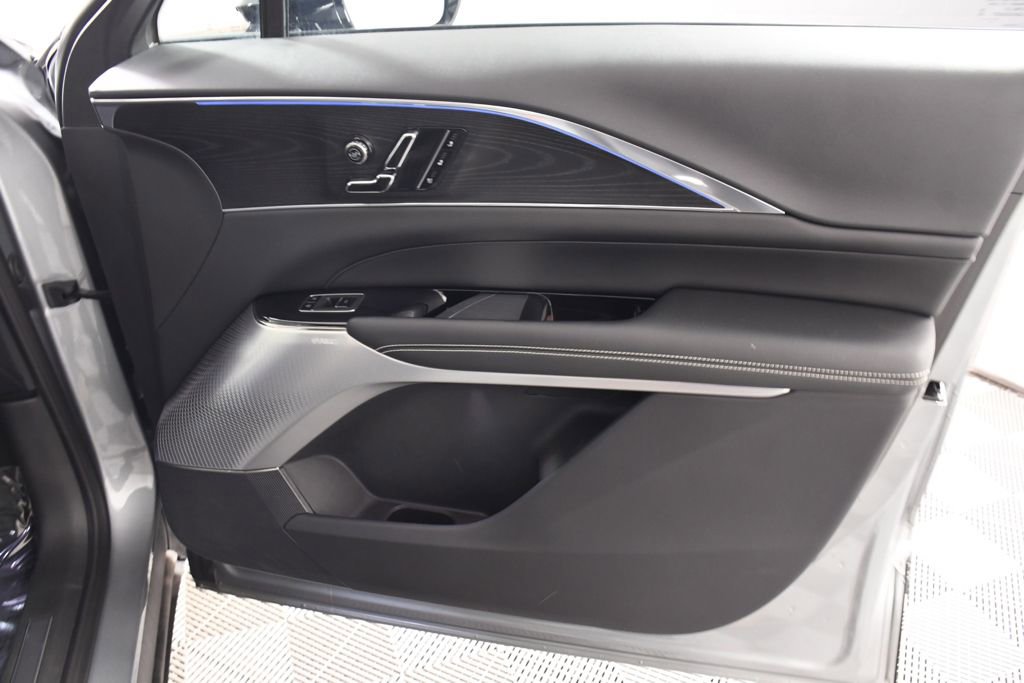 Used 2024 Cadillac Lyriq Luxury image 17