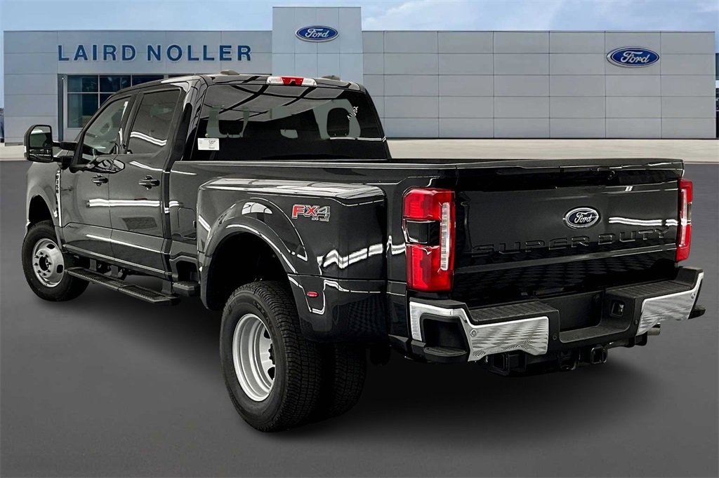 New 2026 Ford F350 4x4 Crew Cab DRW Super Duty image 3