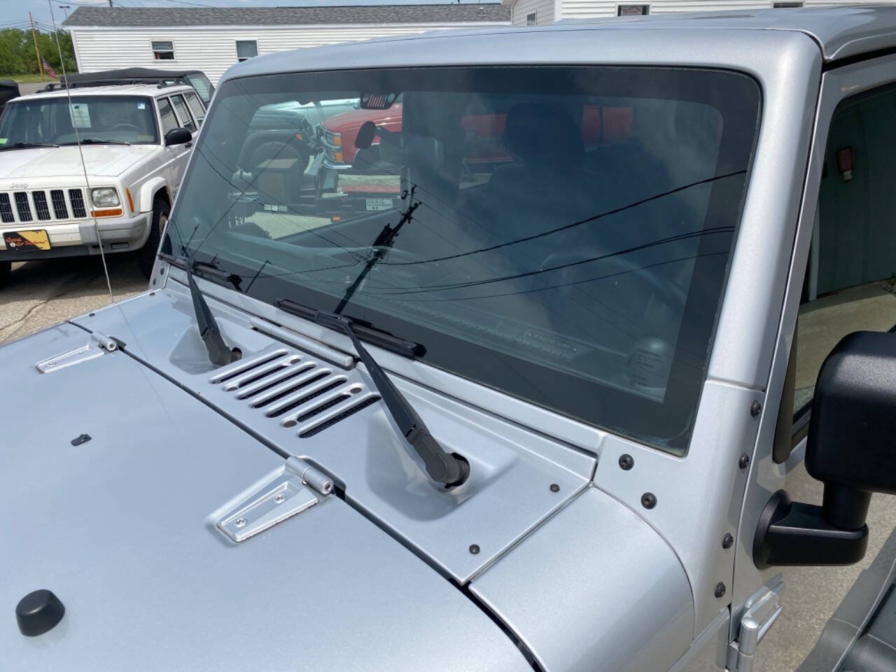 Used 2012 Jeep Wrangler Unlimited Sahara w/ Dual Top Group AWD/4WD image 55
