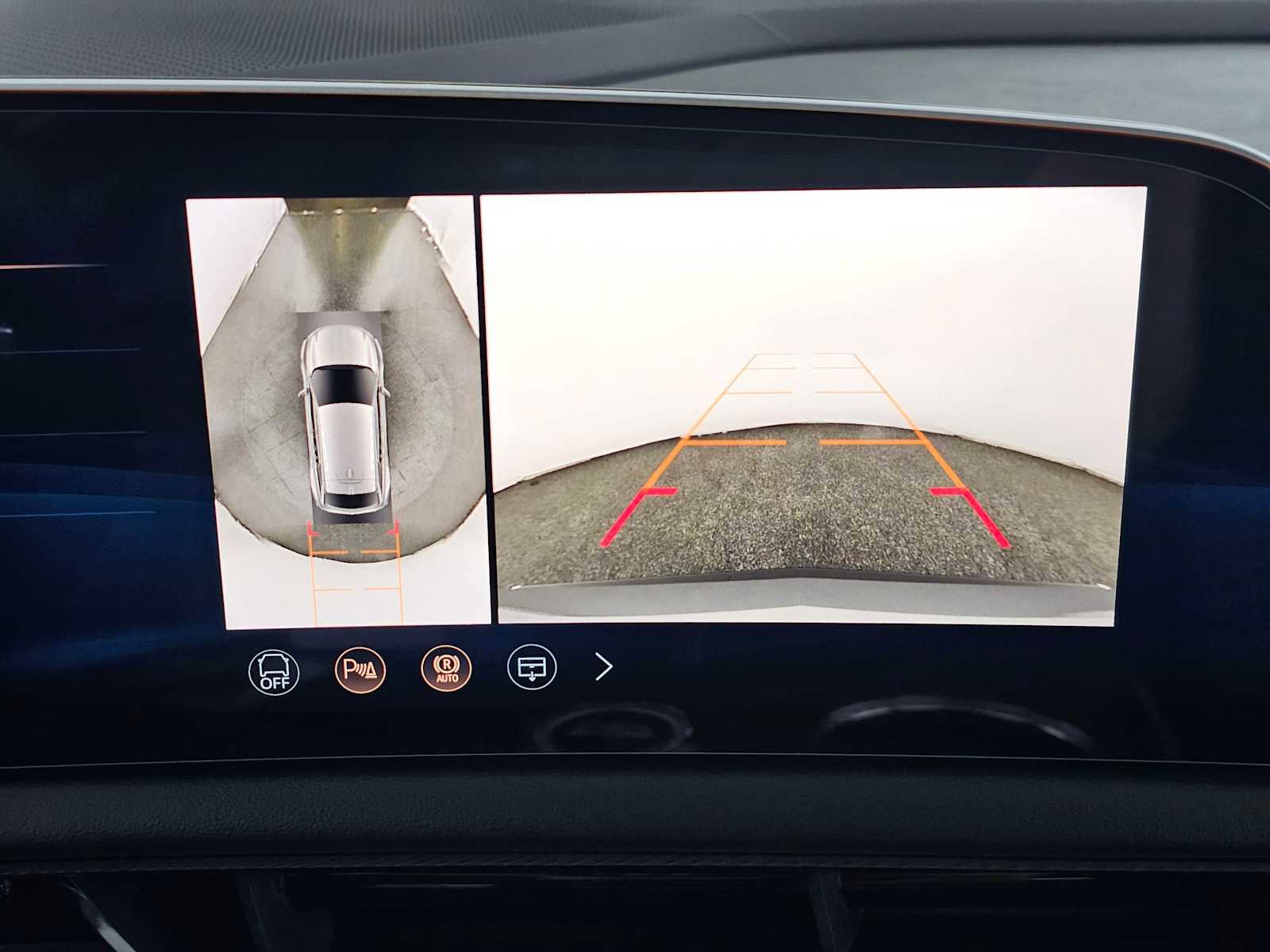 New 2026 Cadillac Optiq Luxury 1 image 27