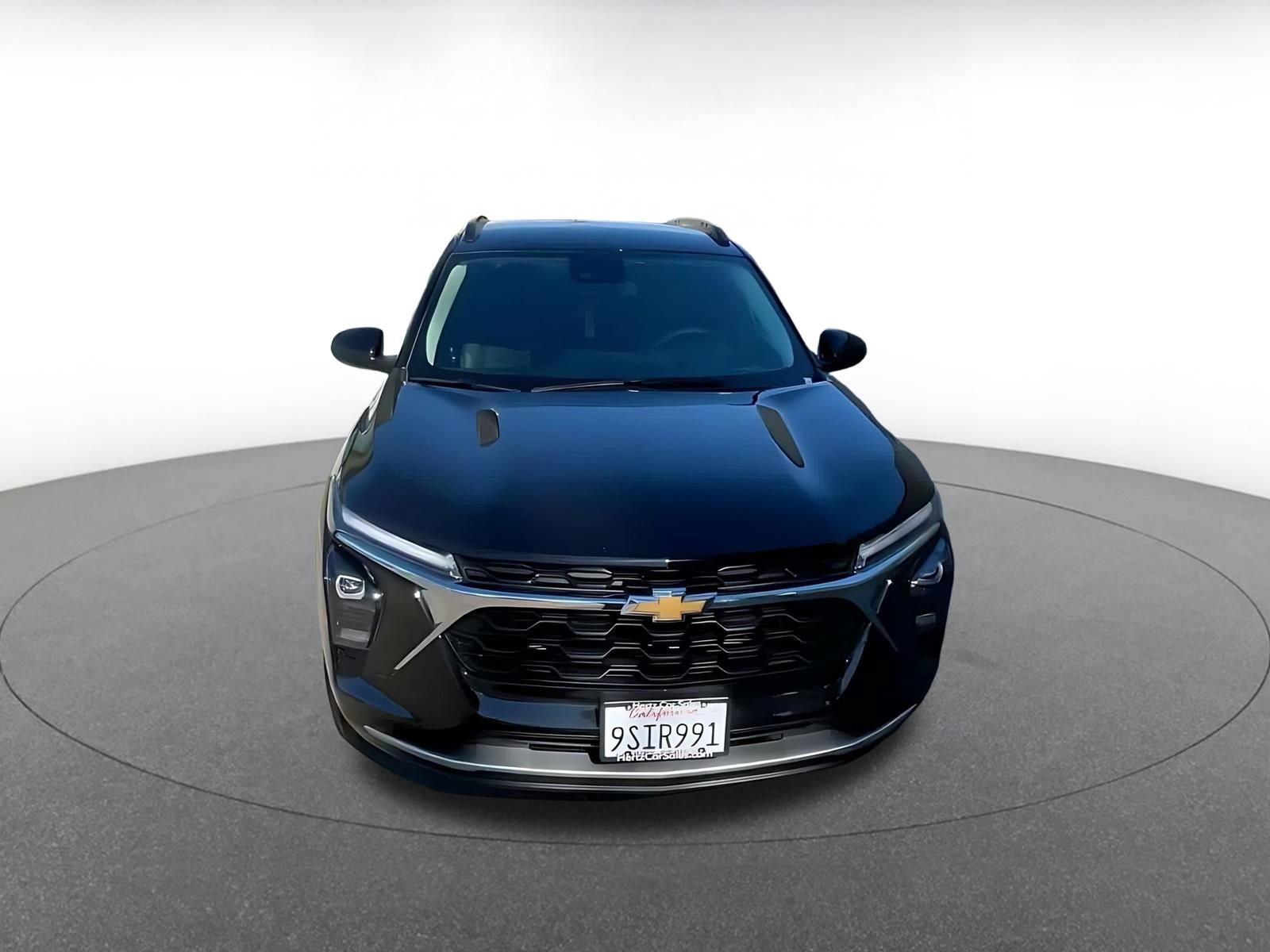Used 2025 Chevrolet Trax LT FWD image 4