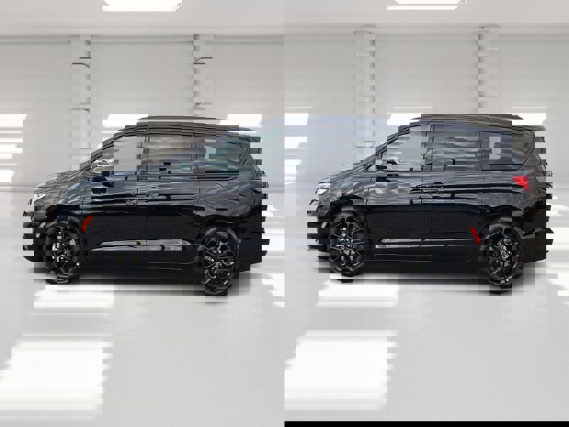 New 2026 Chrysler Pacifica Limited w/ S Appearance Package image 2