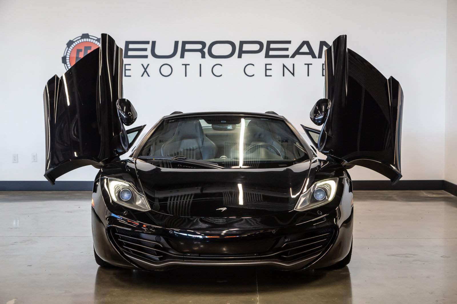 Used 2013 McLaren MP4-12C Spider RWD image 5