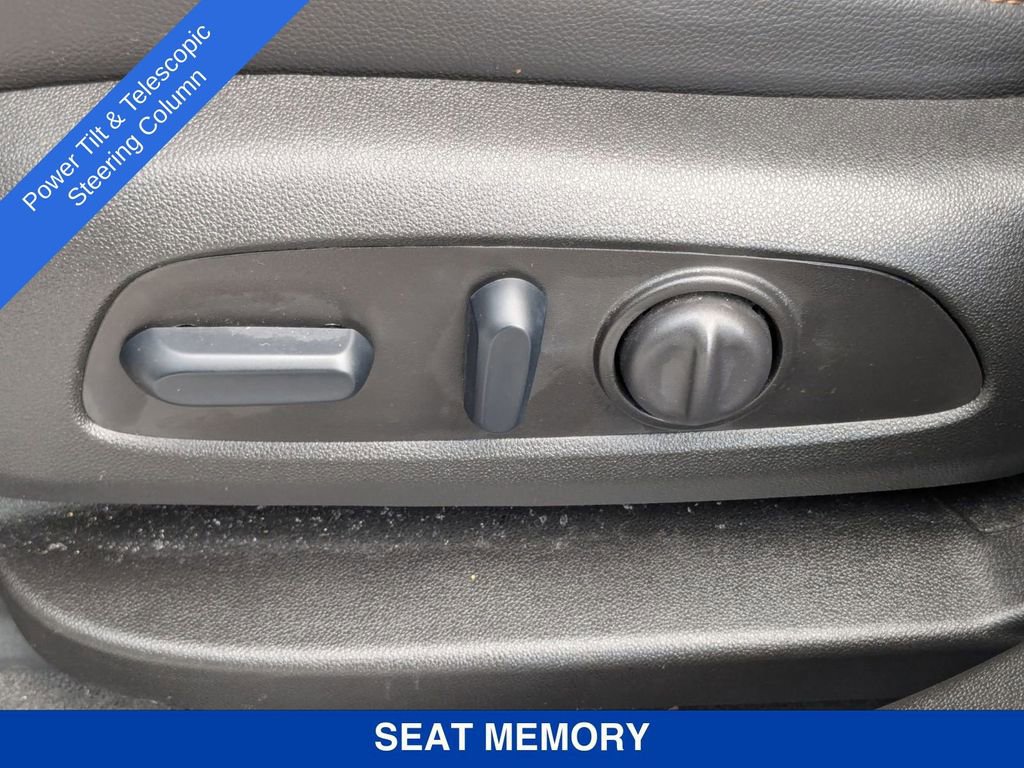 Used 2023 GMC Acadia AT4 w/ Technology Package image 17