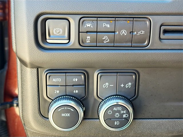 Used 2022 GMC Yukon XL AT4 image 36