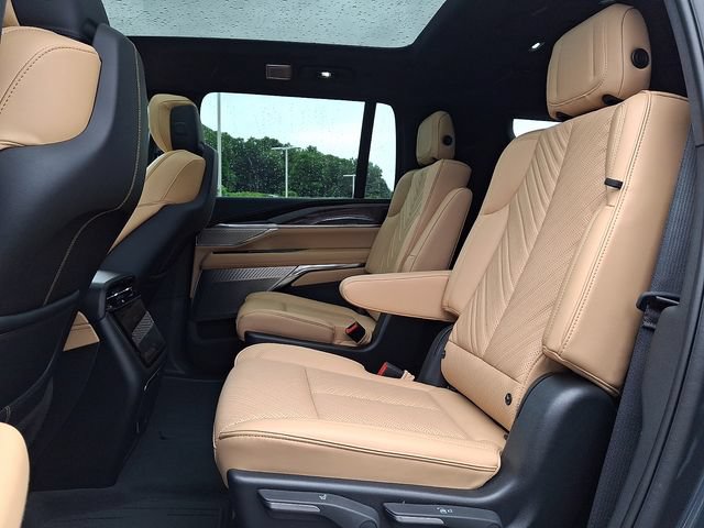 Certified 2026 Cadillac Escalade IQL Sport 2 w/ LPO, Premium Carpet Package AWD/4WD image 8