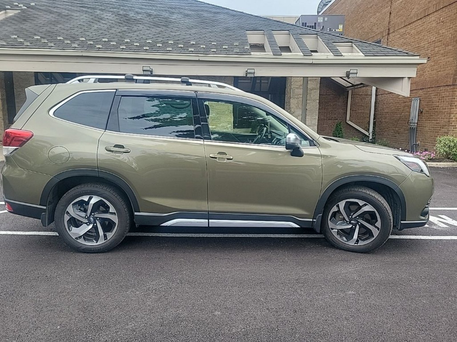 Used 2023 Subaru Forester Touring AWD/4WD image 4