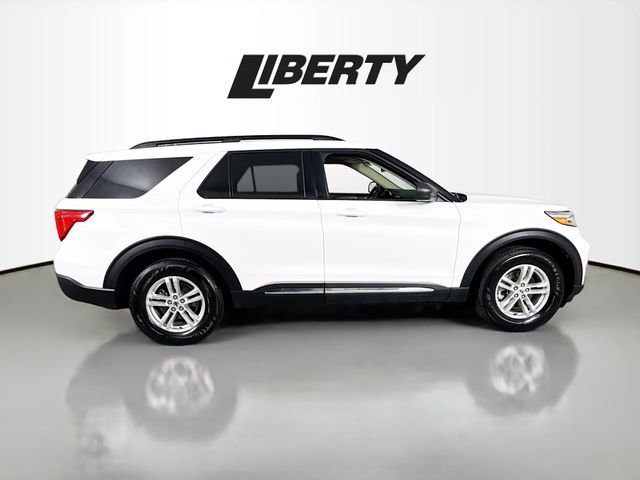 Used 2022 Ford Explorer XLT w/ Equipment Group 202A image 8