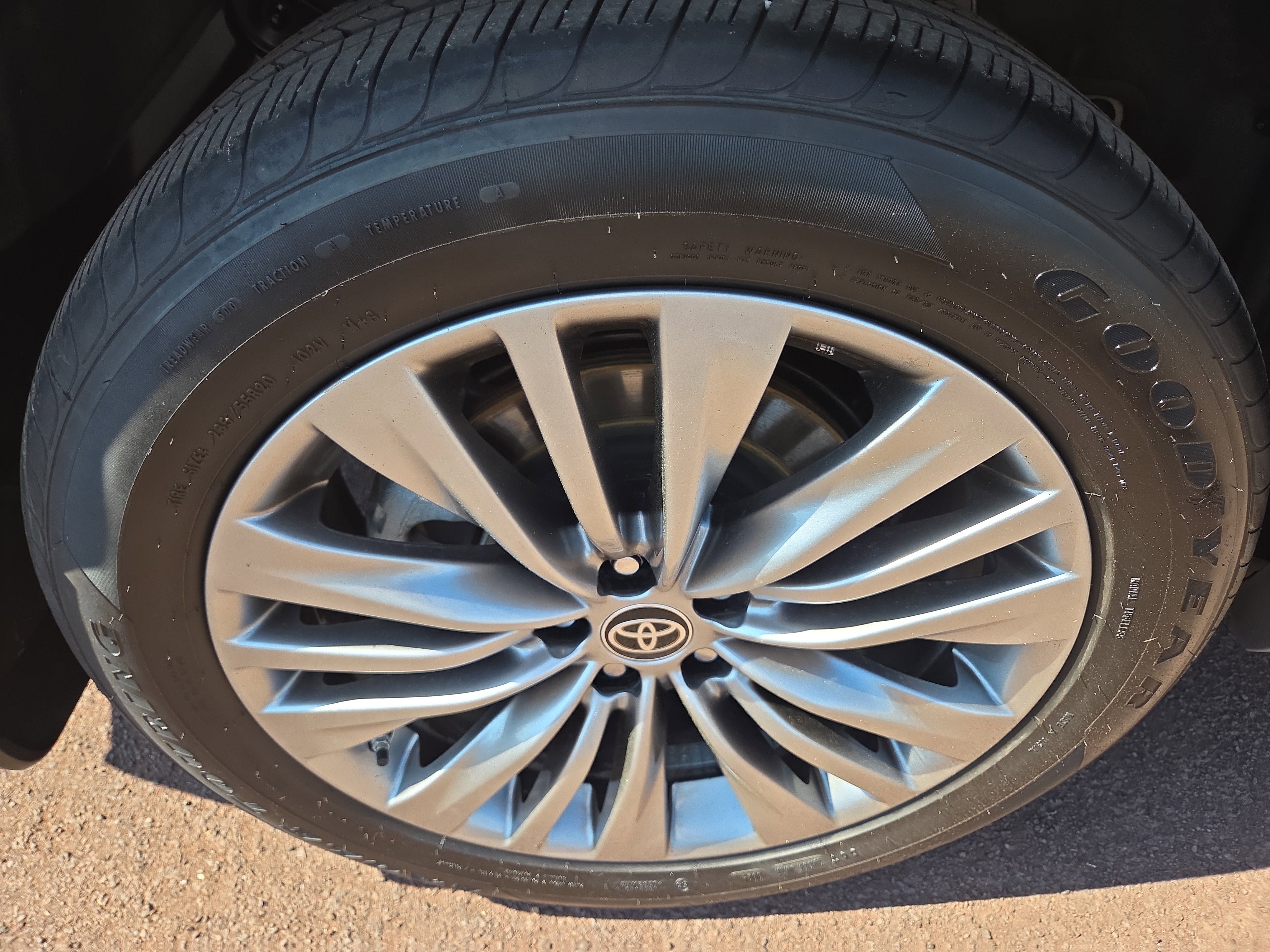 Used 2024 Toyota Highlander Platinum image 10