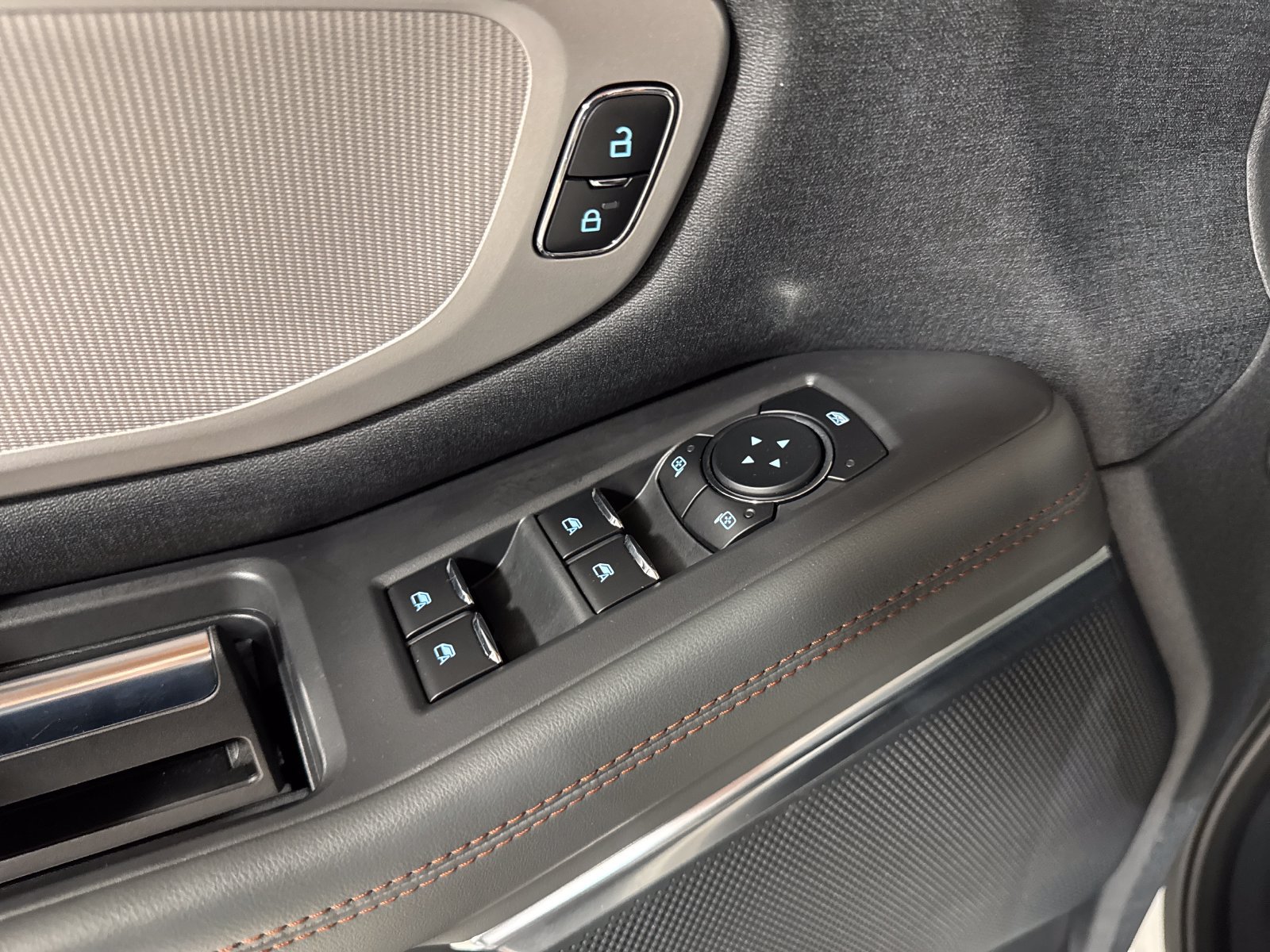 Used 2025 Ford Expedition Active AWD/4WD image 17
