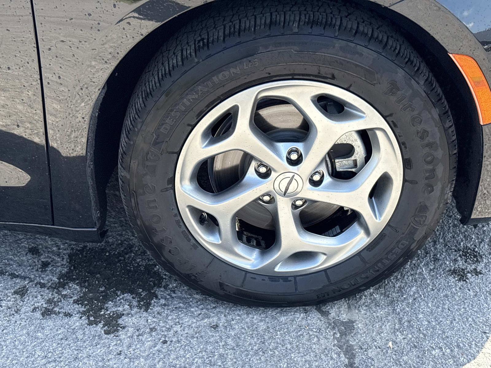 Used 2022 Chrysler Pacifica Limited image 10