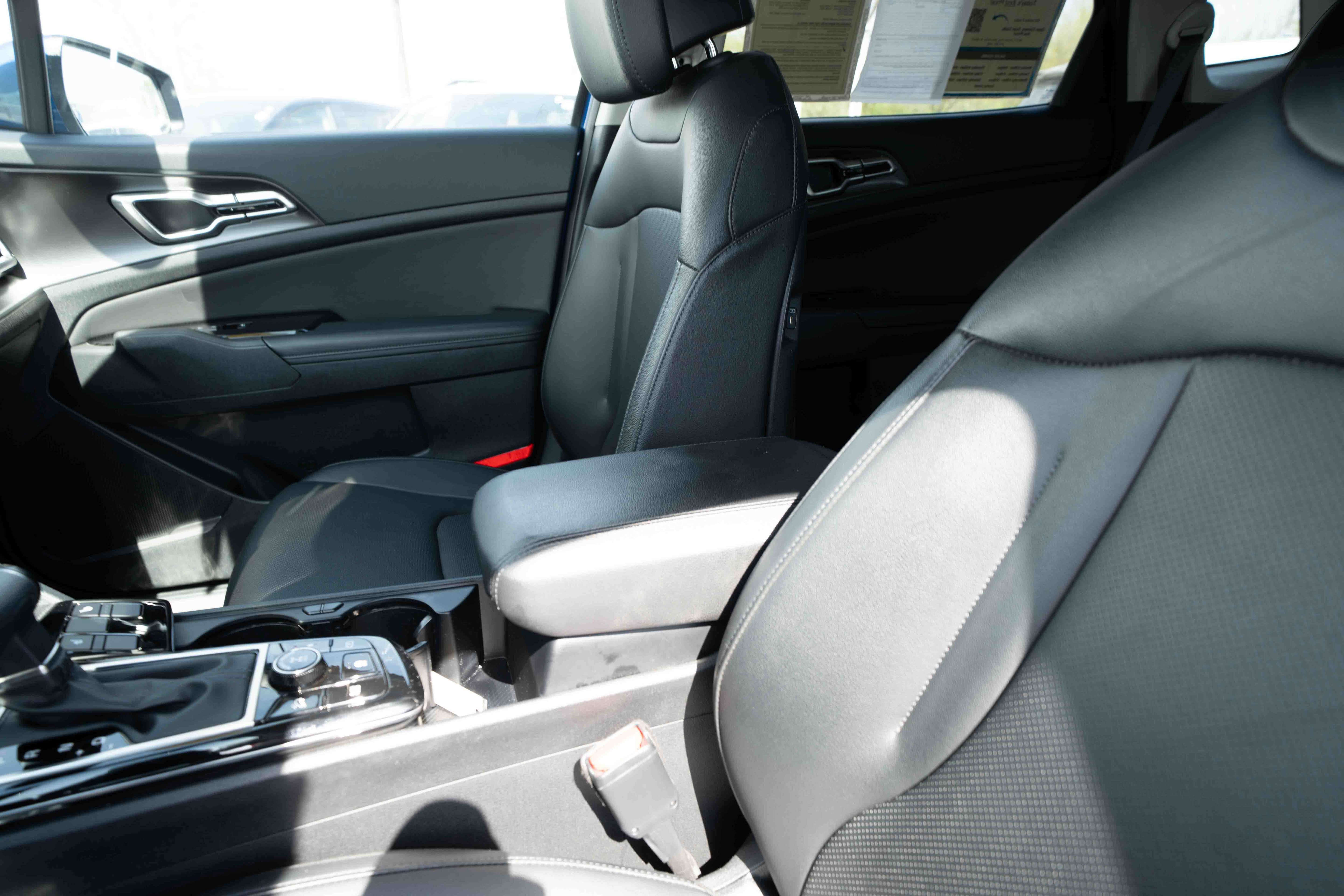 Used 2024 Kia Sportage EX AWD/4WD image 10