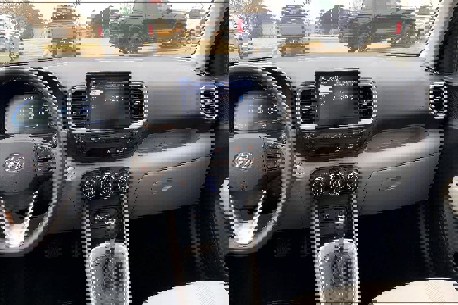 Used 2025 Hyundai Venue SEL image 7