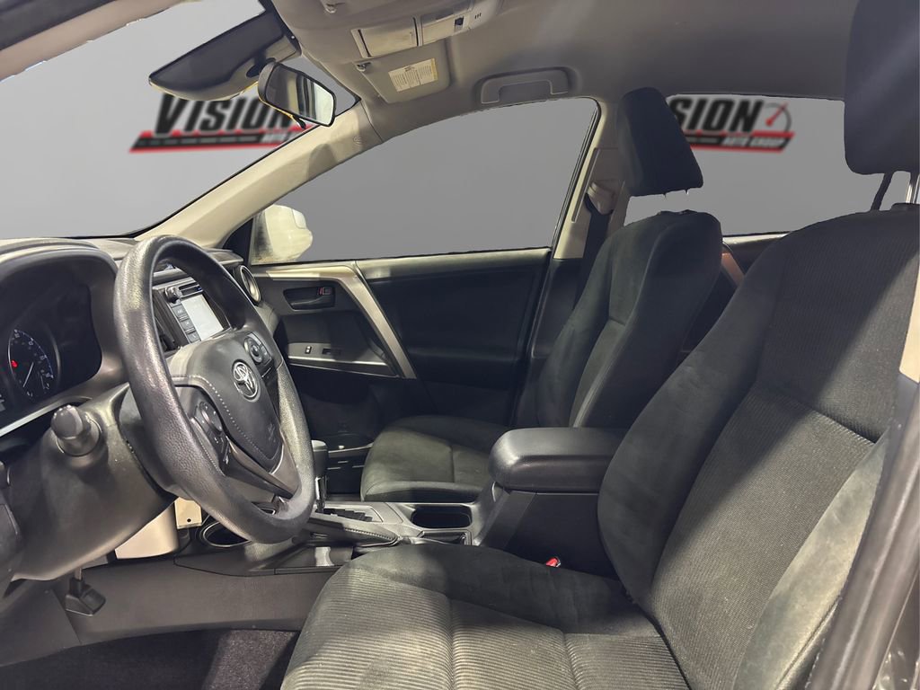 Used 2018 Toyota RAV4 LE image 9