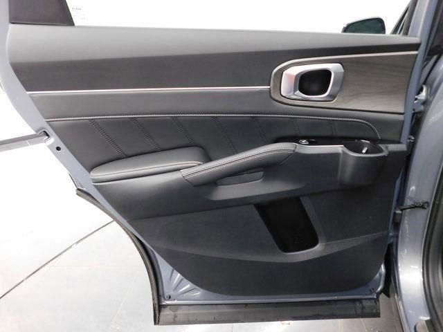 Used 2025 Kia Sorento SX image 34