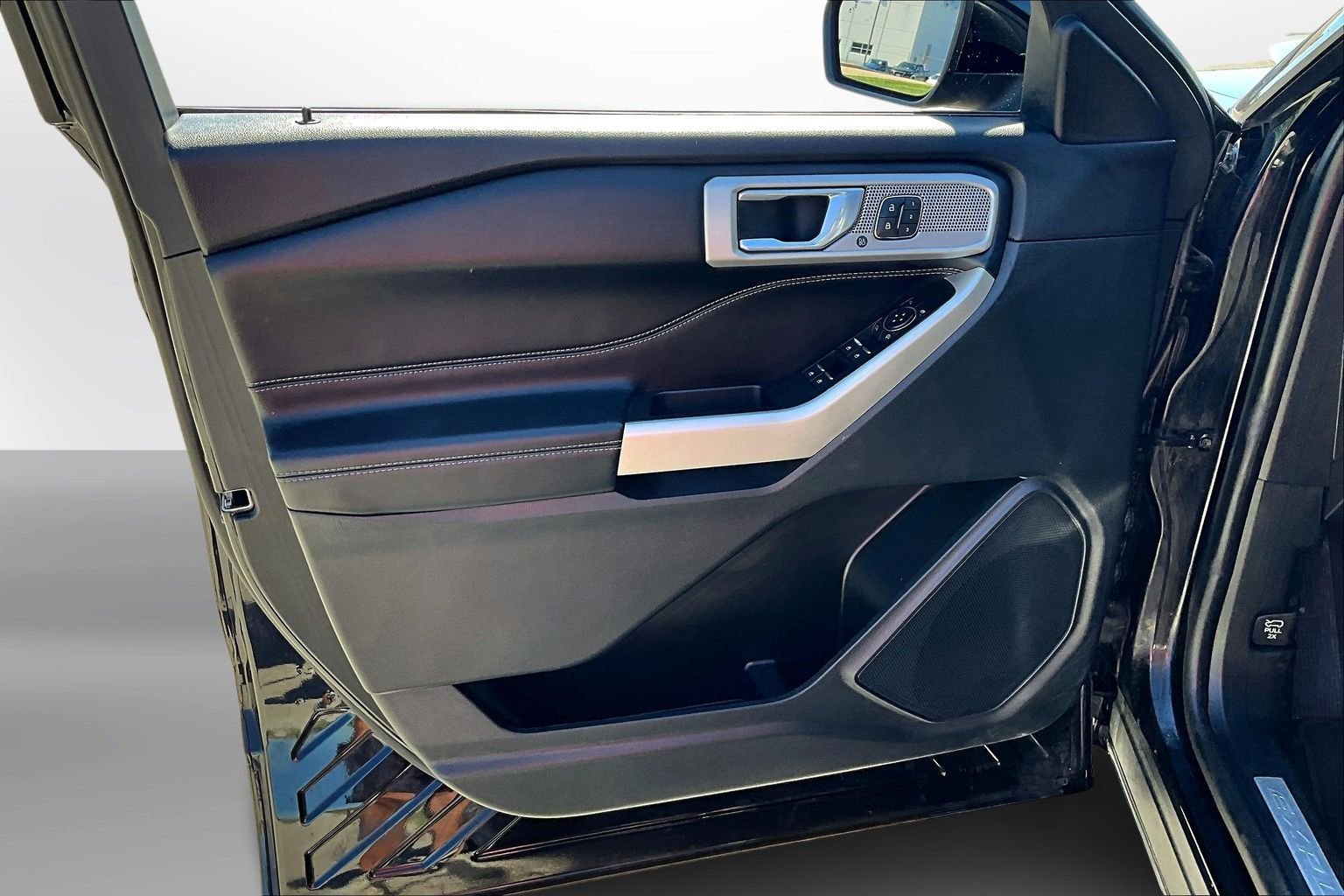 Used 2022 Ford Explorer Limited image 26