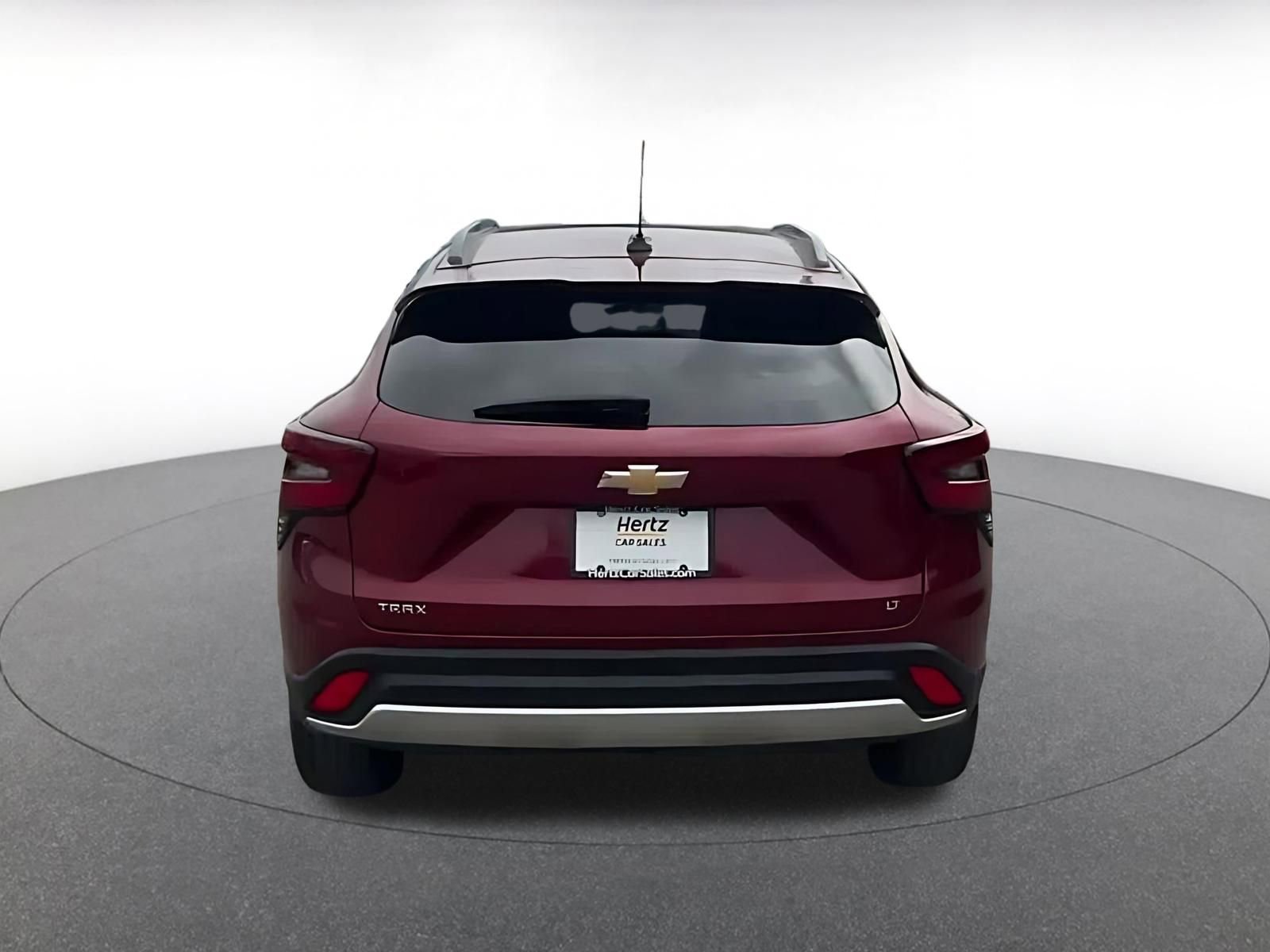 Used 2025 Chevrolet Trax LT w/ LT Convenience Package FWD image 12